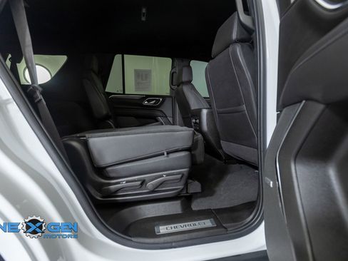 Used 2022 Chevrolet Tahoe Z71 w/ Luxury Package AWD/4WD image 35