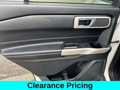 Used 2021 Ford Explorer XLT image 38