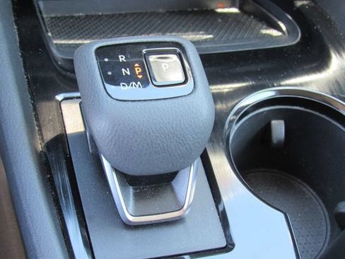 Used 2024 Nissan Rogue SV AWD/4WD image 28