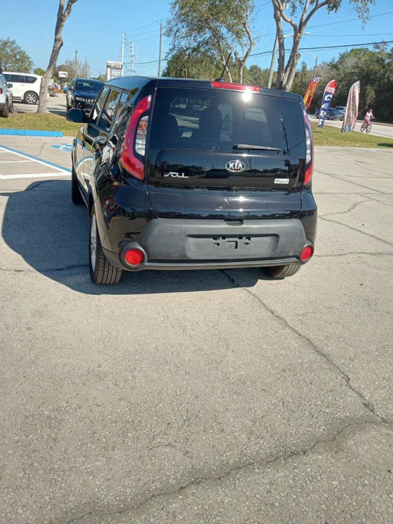 Used 2015 Kia Soul + FWD image 3