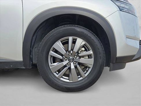 Used 2025 Nissan Pathfinder SV FWD image 23