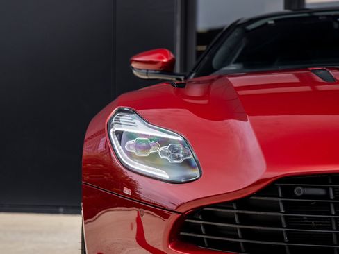 Used 2017 Aston Martin DB11 V12 RWD image 18