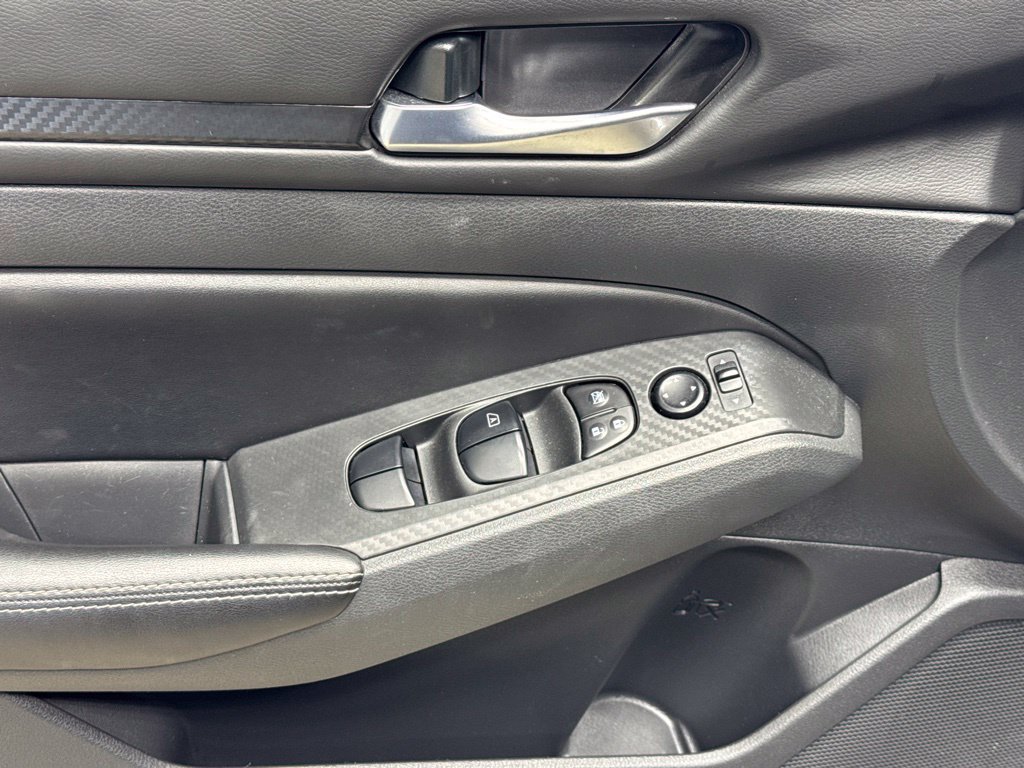 Used 2024 Nissan Altima 2.5 SV FWD image 8