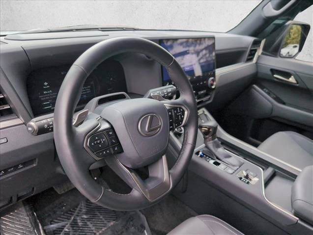 Used 2024 Lexus GX 550 w/ Cold Area Package AWD/4WD image 10