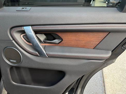 Used 2023 Land Rover Discovery Sport SE R-Dynamic image 12