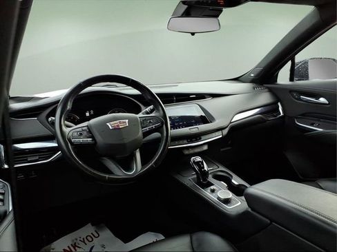 Used 2023 Cadillac XT4 Luxury w/ Cold Weather Package image 10