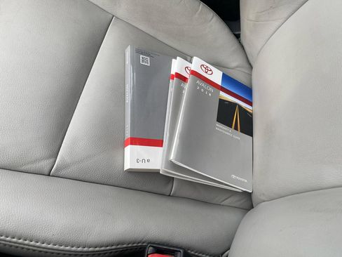 Used 2018 Toyota Avalon XLE w/ All Weather Liner Package image 21