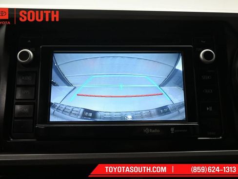 Used 2016 Toyota Tacoma SR5 AWD/4WD image 18