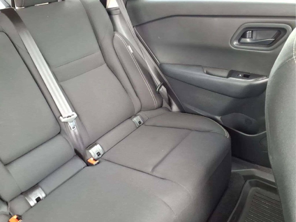 Used 2025 Nissan Rogue S FWD image 17
