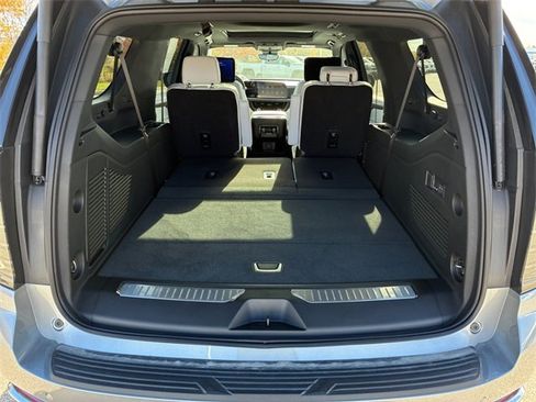New 2025 Chevrolet Suburban Premier image 16