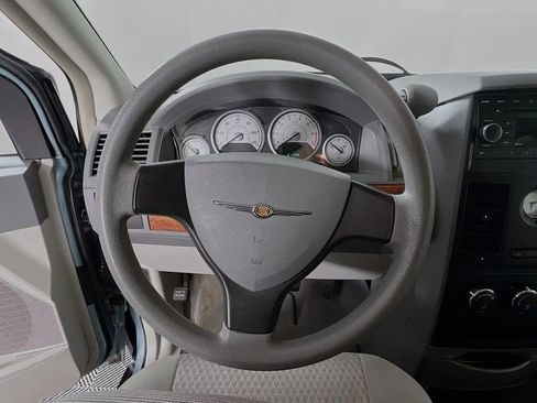 Used 2008 Chrysler Town & Country LX image 12