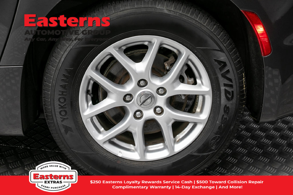 Used 2023 Chrysler Pacifica Touring-L FWD image 9