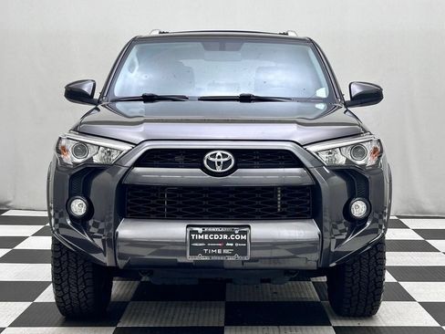Used 2018 Toyota 4Runner SR5 AWD/4WD image 3