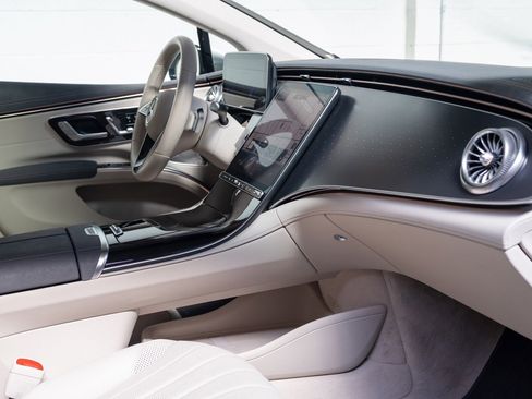 Used 2023 Mercedes-Benz EQS 450+ Sedan image 4