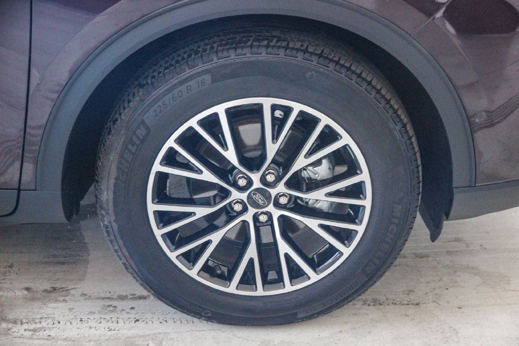 Certified 2023 Ford Escape SE w/ PHEV Premium Package FWD image 14