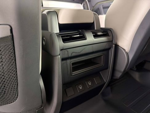 Used 2024 Land Rover Defender 110 S image 34