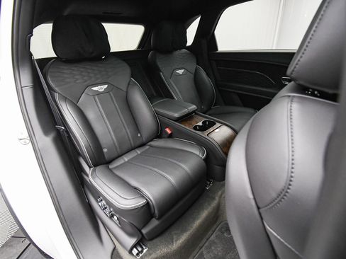 Certified 2023 Bentley Bentayga Extended Wheelbase image 51