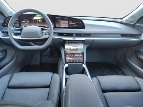 Used 2025 Lucid Air Touring image 13