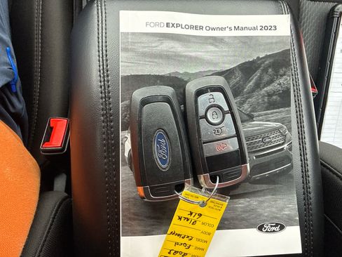 Used 2023 Ford Explorer XLT image 26