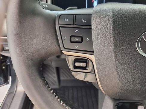 Used 2025 Toyota Camry XSE FWD image 7