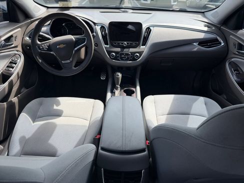 Used 2017 Chevrolet Malibu LT FWD image 11