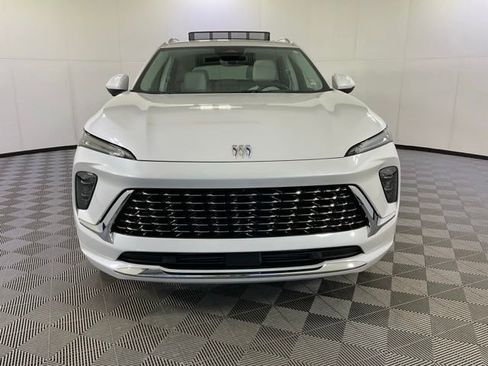 Used 2024 Buick Envision Avenir image 2