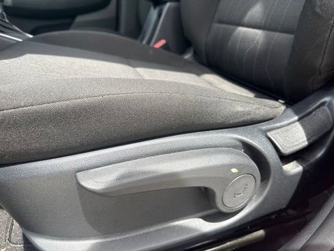 Used 2023 Hyundai Venue SE FWD image 13