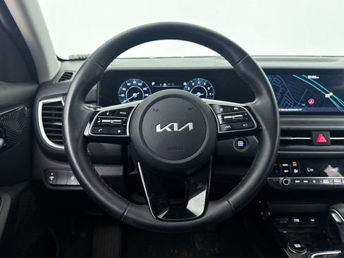 Certified 2024 Kia Seltos EX FWD image 3