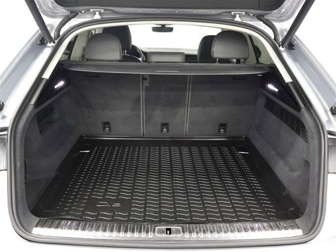 Used 2019 Audi Q8 Premium Plus w/ Premium Plus image 7