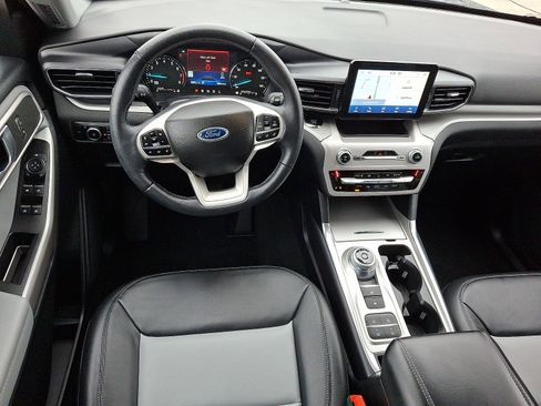 Used 2024 Ford Explorer XLT w/ Equipment Group 202A image 11