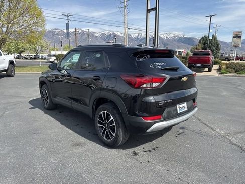 Used 2025 Chevrolet TrailBlazer LT image 3