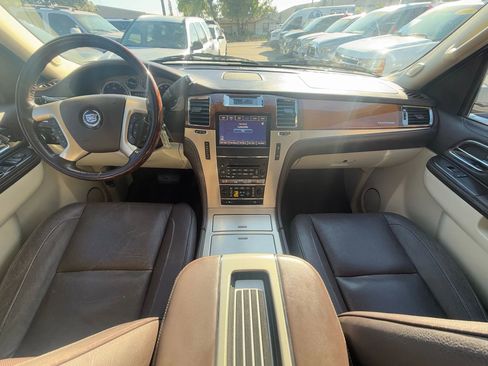 Used 2013 Cadillac Escalade ESV Platinum image 9