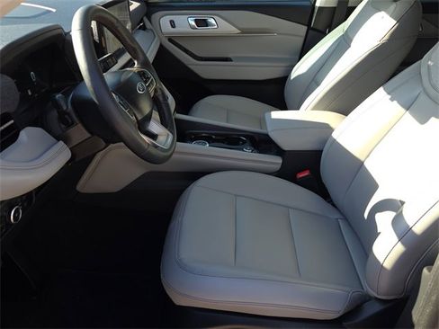 New 2025 Ford Explorer Active w/ Active Comfort Package image 18