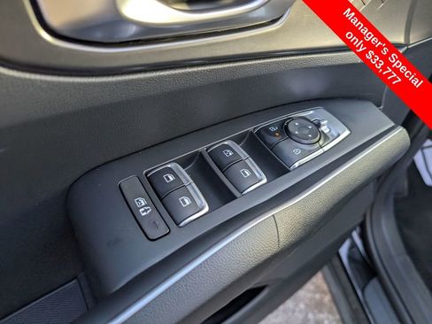 Used 2025 Kia Sorento EX image 15