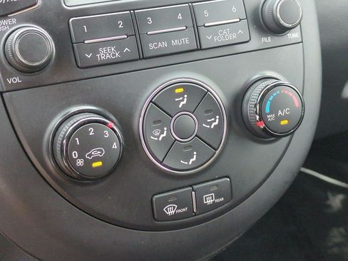 Used 2013 Kia Soul FWD image 24