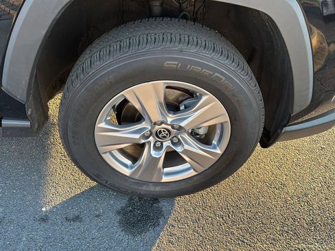 Used 2023 Toyota RAV4 XLE image 33