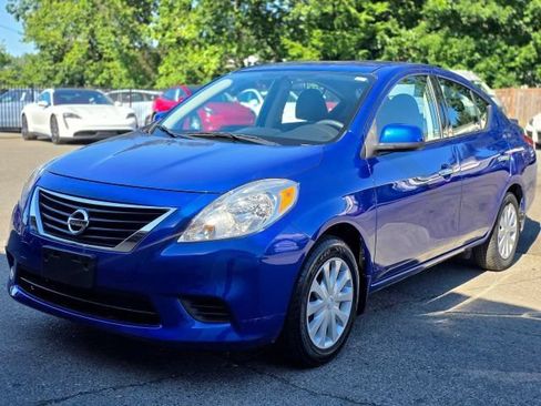 Used 2014 Nissan Versa SV FWD image 3