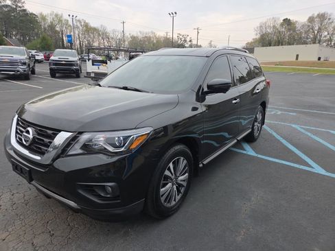 Used 2020 Nissan Pathfinder SL image 4