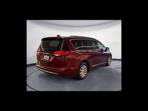Used 2018 Chrysler Pacifica Touring-L FWD image 6