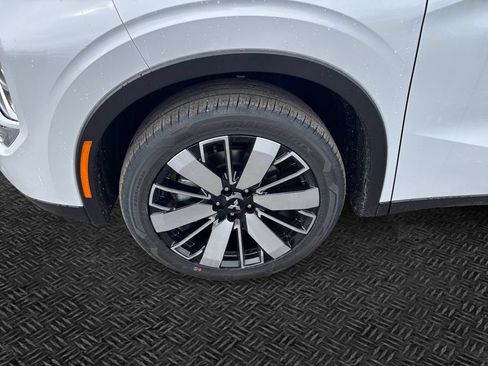 New 2026 Mitsubishi Outlander AWD image 11