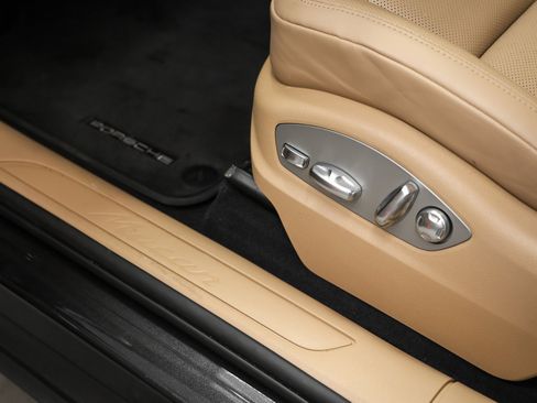 Used 2025 Porsche Macan image 23