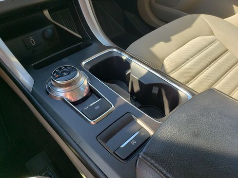Used 2018 Ford Fusion SE w/ Fusion SE Technology Package FWD image 21
