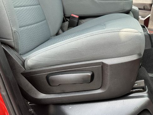 Used 2020 RAM 1500 Classic SLT AWD/4WD image 43