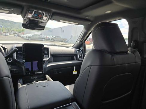 New 2026 RAM 2500 Laramie AWD/4WD image 14