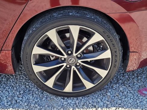 Used 2016 Nissan Maxima SR w/ Interior Lighting Package image 8