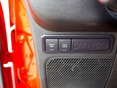 Used 2018 Jeep Wrangler Unlimited Rubicon w/ Connectivity Group image 22