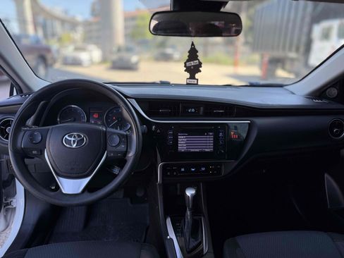 Used 2018 Toyota Corolla LE image 15