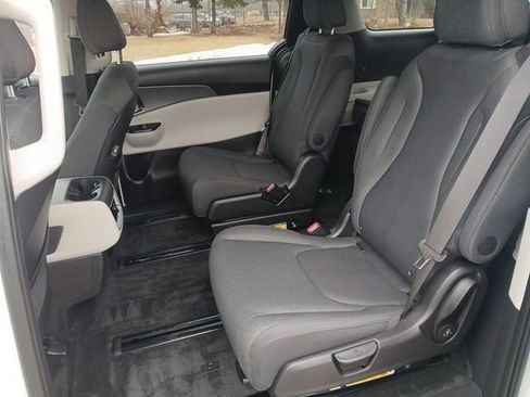 Certified 2024 Kia Carnival LX image 21