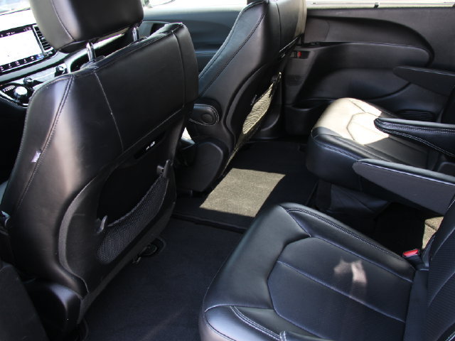 Used 2025 Chrysler Pacifica Select FWD image 23