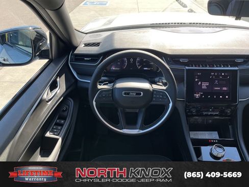 New 2025 Jeep Grand Cherokee L Altitude image 14